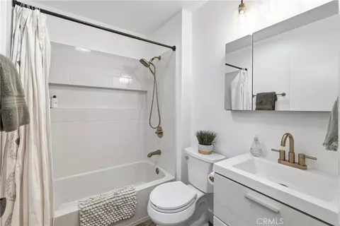 Bath - 11244 Clara Ct, Riverside, CA 92505 photo 1 of 3