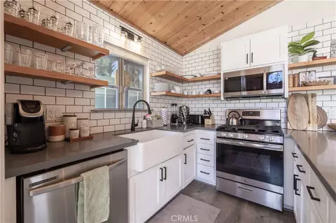 Kitchen - 789 Silver Tip, Big Bear Lake, CA 92315 photo 2 of 3