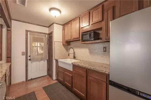 Kitchen - 773 Sunset, Sugarloaf, CA 92386 photo 2 of 3