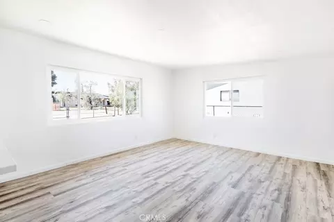 Living - 64868 Tonto Dr, Joshua Tree, CA 92252 photo 4 of 6