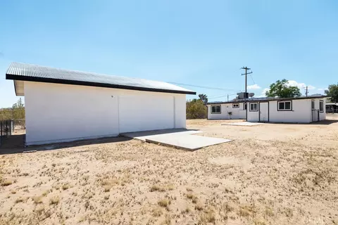 Exterior - 64868 Tonto Dr, Joshua Tree, CA 92252 photo 8 of 9