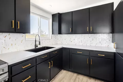 Kitchen - 64868 Tonto Dr, Joshua Tree, CA 92252 photo 2 of 6