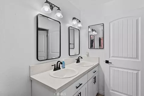 Bath - 18047 Yucca St, Hesperia, CA 92345 photo 2 of 3