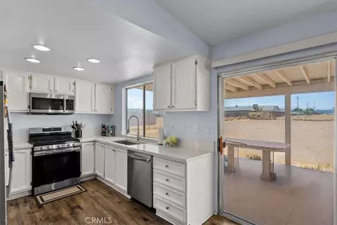 Kitchen - 18047 Yucca St, Hesperia, CA 92345 photo 3 of 3