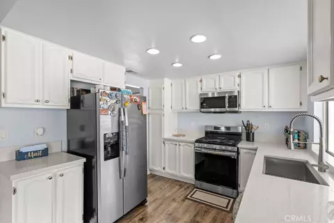 Kitchen - 18047 Yucca St, Hesperia, CA 92345 photo 1 of 3