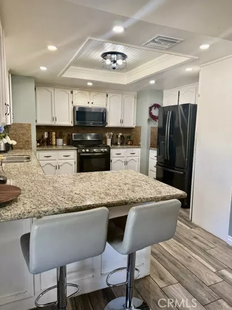Kitchen - 13375 Rincon Rd, Apple Valley, CA 92308 photo 2 of 2