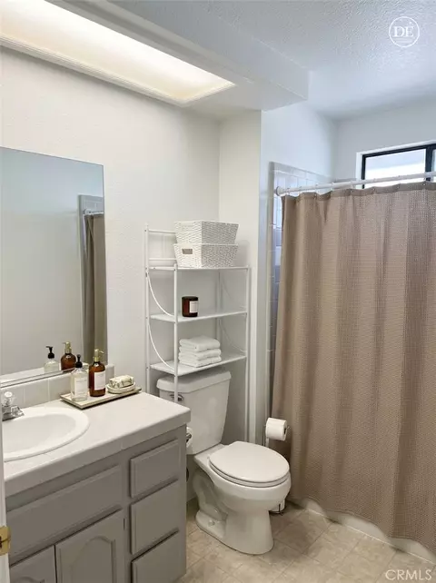 Bath - 13375 Rincon Rd, Apple Valley, CA 92308 photo 2 of 4