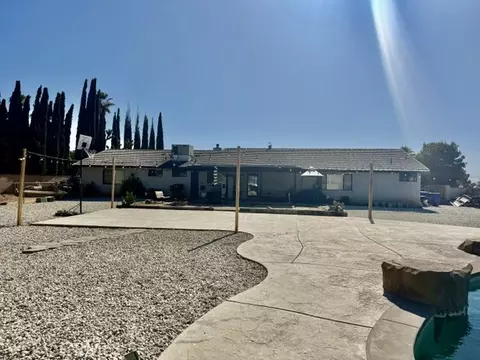 Exterior - 13375 Rincon Rd, Apple Valley, CA 92308 photo 18 of 40