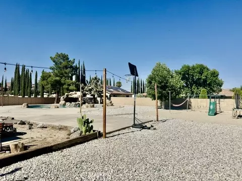 Exterior - 13375 Rincon Rd, Apple Valley, CA 92308 photo 39 of 40
