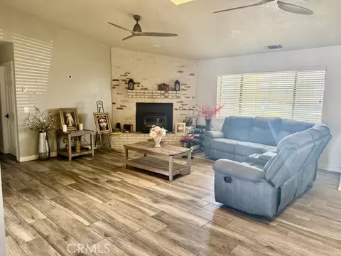 Living - 13375 Rincon Rd, Apple Valley, CA 92308 photo 2 of 3