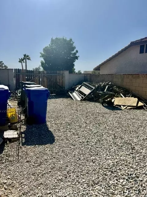 Exterior - 13375 Rincon Rd, Apple Valley, CA 92308 photo 9 of 40