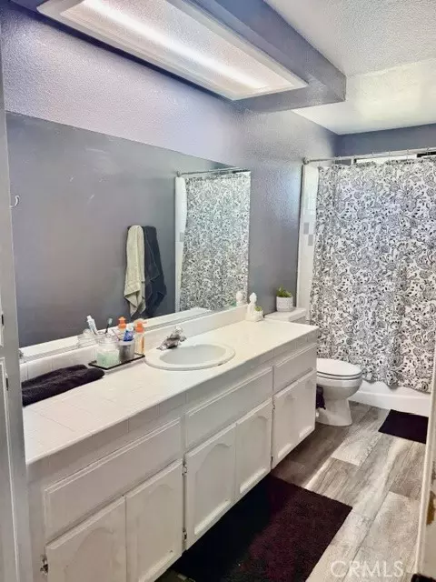 Bath - 13375 Rincon Rd, Apple Valley, CA 92308 photo 3 of 4