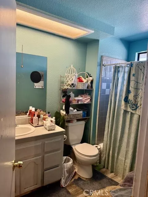 Bath - 13375 Rincon Rd, Apple Valley, CA 92308 photo 1 of 4
