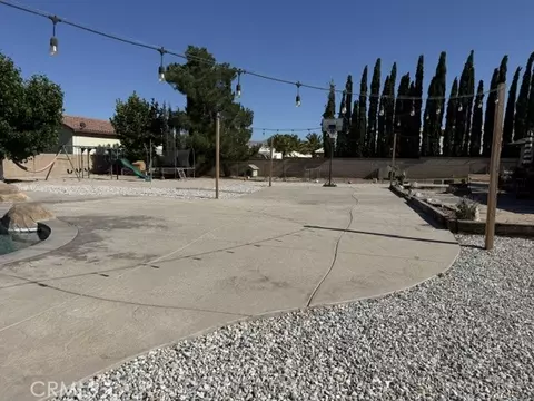 Exterior - 13375 Rincon Rd, Apple Valley, CA 92308 photo 38 of 40