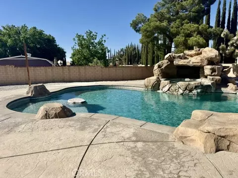 Exterior - 13375 Rincon Rd, Apple Valley, CA 92308 photo 32 of 40