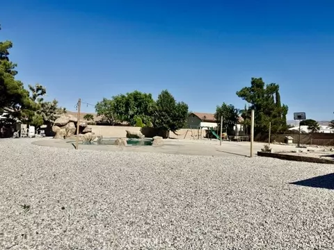 Exterior - 13375 Rincon Rd, Apple Valley, CA 92308 photo 26 of 40