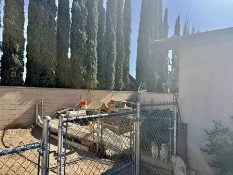 Exterior - 13375 Rincon Rd, Apple Valley, CA 92308 photo 13 of 40