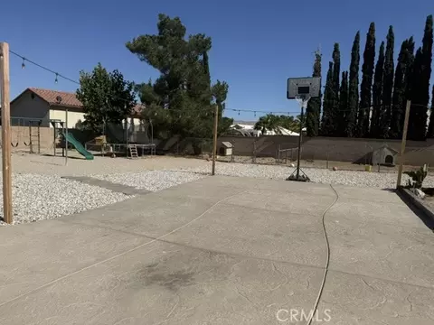 Exterior - 13375 Rincon Rd, Apple Valley, CA 92308 photo 37 of 40