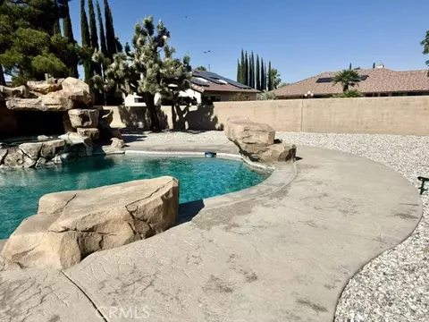 Exterior - 13375 Rincon Rd, Apple Valley, CA 92308 photo 33 of 40