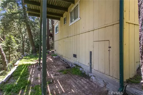 Exterior - 24702 Nestal Ct, Crestline, CA 92325 photo 14 of 16