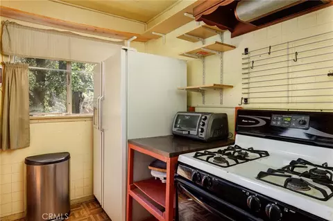 Kitchen - 29288 Lake Vw, Cedar Glen, CA 92321 photo 2 of 2