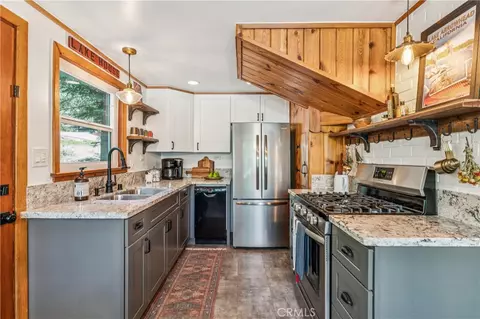 Kitchen - 177 Joaquin Miller, Lake Arrowhead, CA 92352 photo 2 of 4