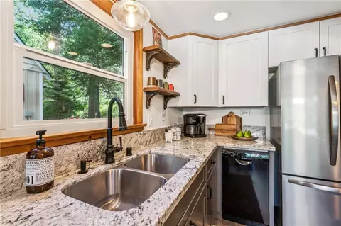 Kitchen - 177 Joaquin Miller, Lake Arrowhead, CA 92352 photo 3 of 4
