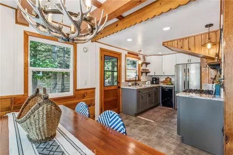 Dining - 177 Joaquin Miller, Lake Arrowhead, CA 92352 photo 2 of 4