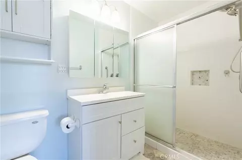 Bath - 25 Dale Ln, Redlands, CA 92373 photo 3 of 3