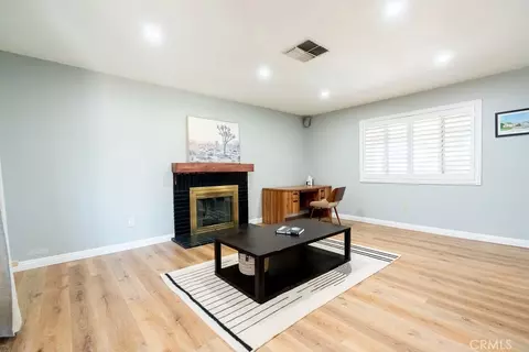 Living - 25 Dale Ln, Redlands, CA 92373 photo 2 of 2