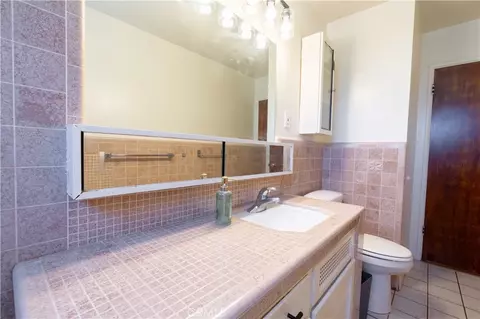 Bath - 25 Dale Ln, Redlands, CA 92373 photo 1 of 3