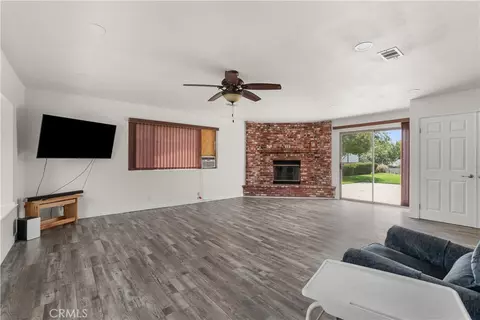 Living - 33227 Avenue D, Yucaipa, CA 92399 photo 3 of 6