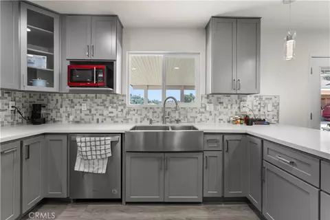 Kitchen - 33227 Avenue D, Yucaipa, CA 92399 photo 2 of 3