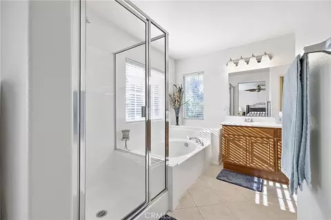 Bath - 3601 Crevice Way, Perris, CA 92570 photo 3 of 3