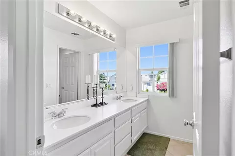 Bath - 3601 Crevice Way, Perris, CA 92570 photo 2 of 3