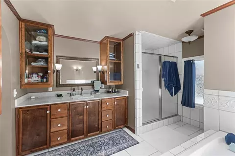 Bath - 5545 Tower, Riverside, CA 92506 photo 6 of 7