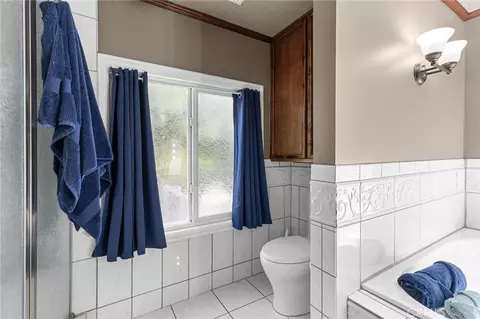 Bath - 5545 Tower, Riverside, CA 92506 photo 7 of 7