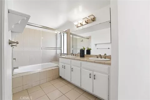 Bath - 6567 Carioca Ln, Riverside, CA 92506 photo 2 of 3