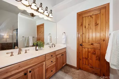 Bath - 745 Summit Blvd, Big Bear Lake, CA 92315 photo 2 of 4