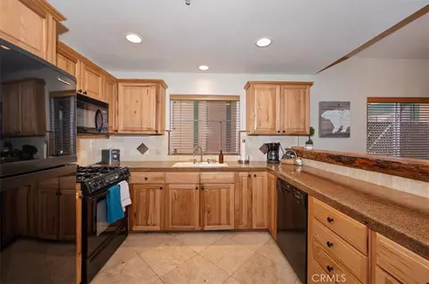 Kitchen - 745 Summit Blvd, Big Bear Lake, CA 92315 photo 2 of 4
