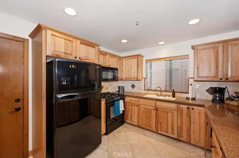 Kitchen - 745 Summit Blvd, Big Bear Lake, CA 92315 photo 1 of 4