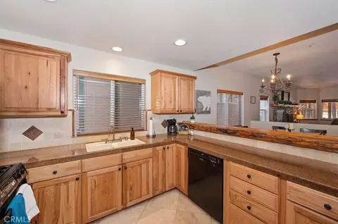 Kitchen - 745 Summit Blvd, Big Bear Lake, CA 92315 photo 3 of 4