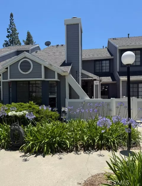 317 Monroe Ct, Azusa, CA 91702