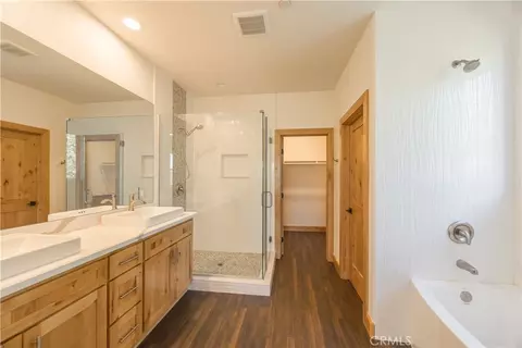 Bath - 851 Madera, Lake Arrowhead, CA 92352 photo 3 of 6