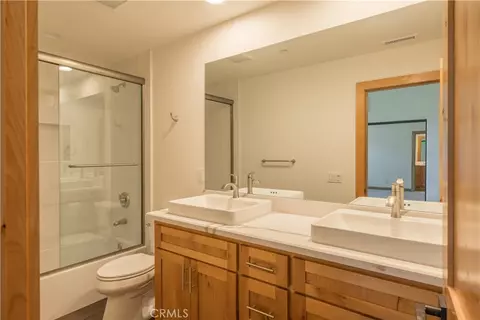 Bath - 851 Madera, Lake Arrowhead, CA 92352 photo 5 of 6