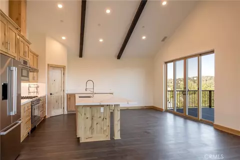 Kitchen - 851 Madera, Lake Arrowhead, CA 92352 photo 3 of 3
