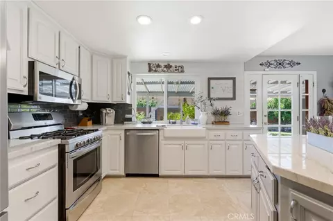 Kitchen - 27803 Rainbow Ln, Highland, CA 92346 photo 5 of 7