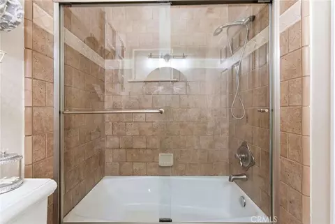 Bath - 27803 Rainbow Ln, Highland, CA 92346 photo 6 of 6