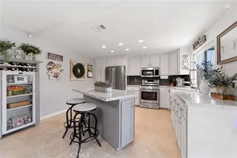 Kitchen - 27803 Rainbow Ln, Highland, CA 92346 photo 4 of 7