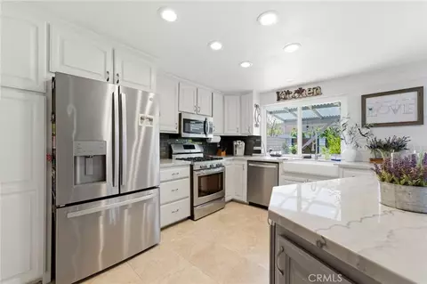 Kitchen - 27803 Rainbow Ln, Highland, CA 92346 photo 7 of 7